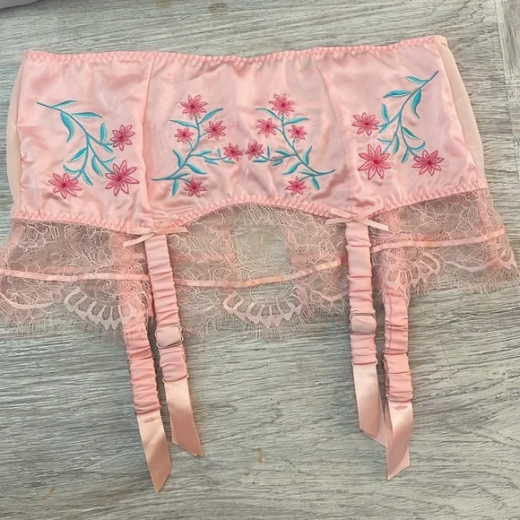 NWOT Bettie Page x playful promises satin bra and garter belt retro size 14 10 L - Picture 8 of 12